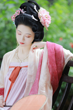 动漫女生光溜溜图片视频素材大全